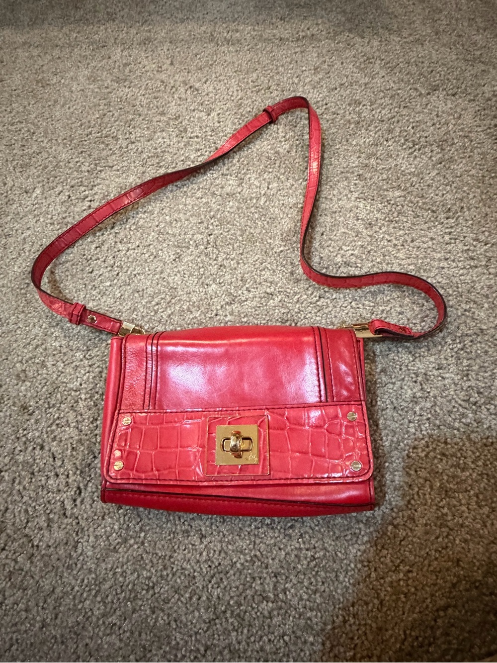 Milly Red Croc Embossed Crossbody Bag Gold Hardware Turn Lock Purse - Picture 2 of 9